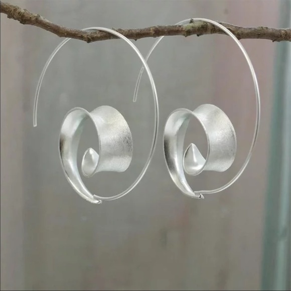 New Women’s Silver Plated Spiral Party Earrings - Picture 3 of 3